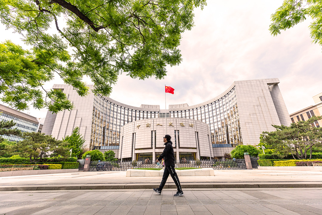 A citizen passes by the headquarters of the People's Bank of China on Chang'an Avenue in Beijing. Photo: VCG