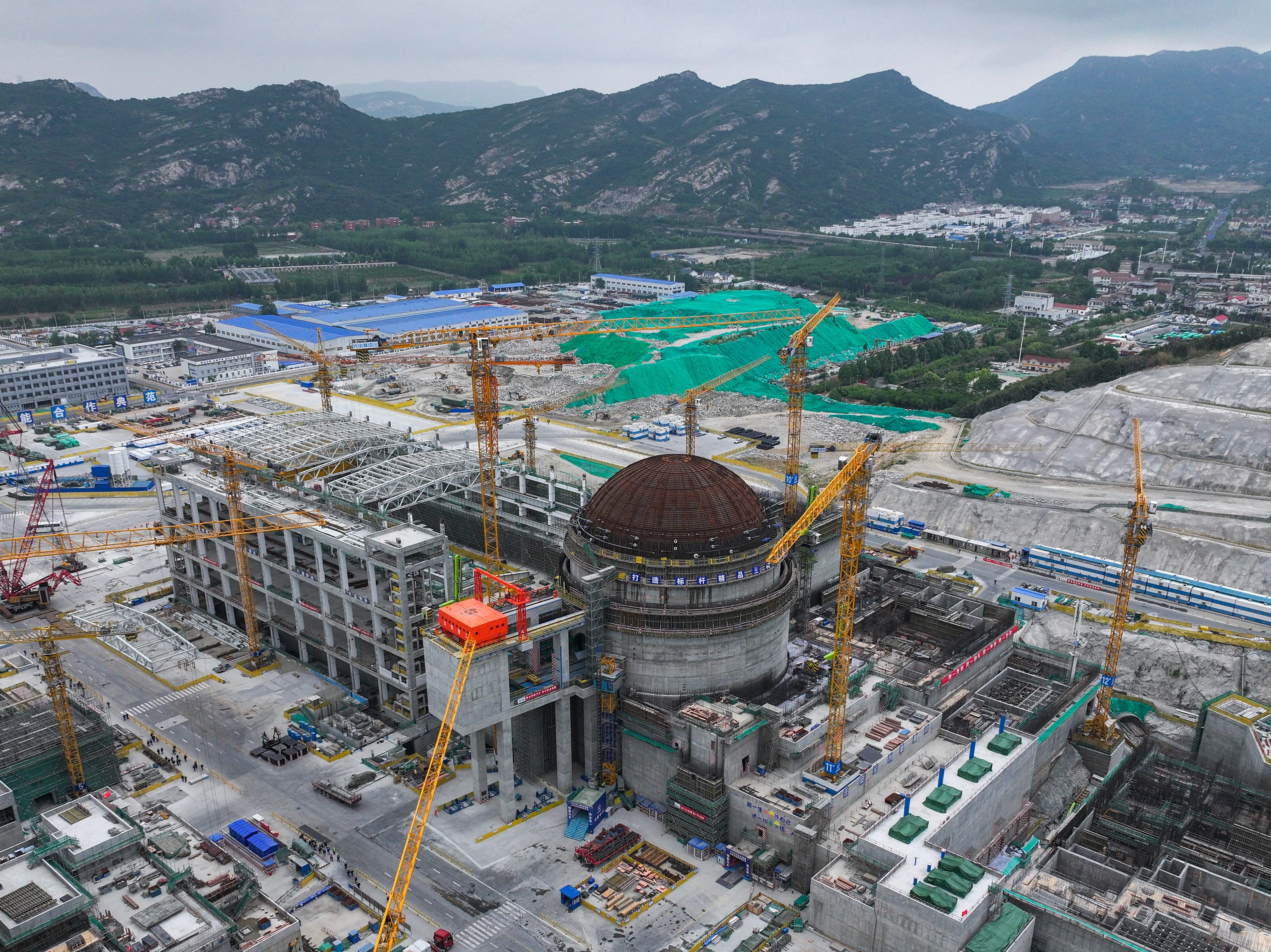 China is expected to surpass France and the U.S. to be the world’s leading atomic power generator by 2030, according to BloombergNEF. Photo: Bloomberg